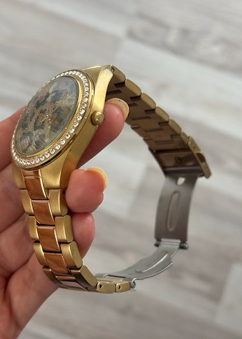 Beden guess kadın saat W10606L1 leopar
