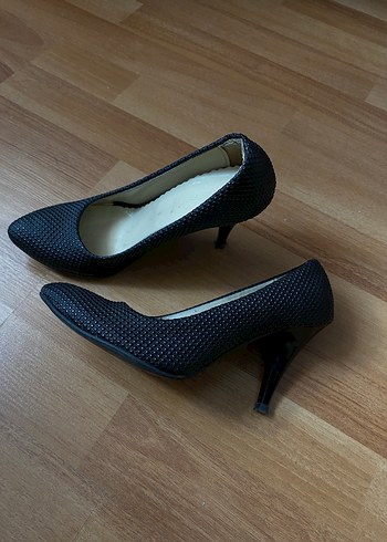 37 Beden Siyah Stiletto Topuklu Ayakkabı