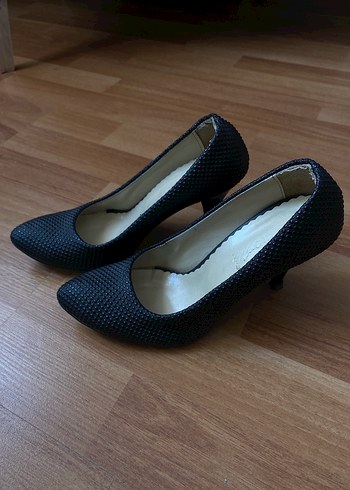 Siyah Stiletto Topuklu Ayakkabı