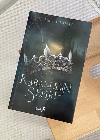 Karanlığın Şehri Şule Avlamaz
