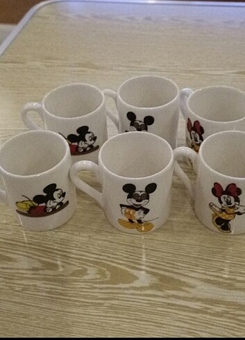 6 li kahve fincanı. Mickey mouse. Sadece fincan.