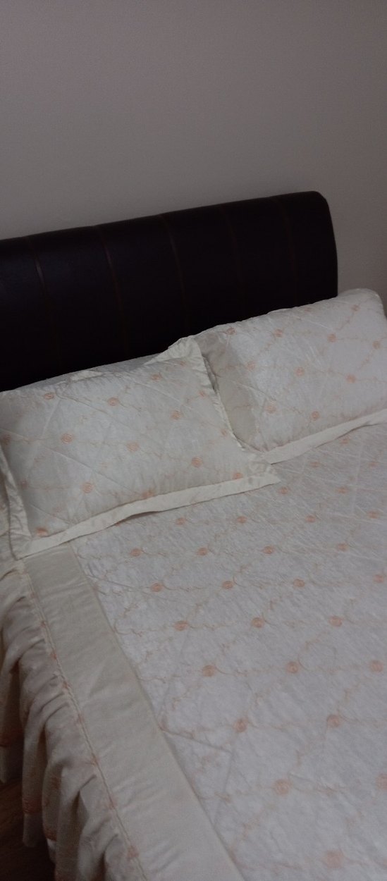 Nakışlı Beyaz çok temiz tiril tirilYatak Örtüsü - Görsel 4