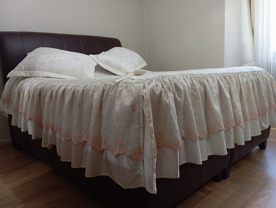 Nakışlı Beyaz çok temiz tiril tirilYatak Örtüsü - Görsel 2