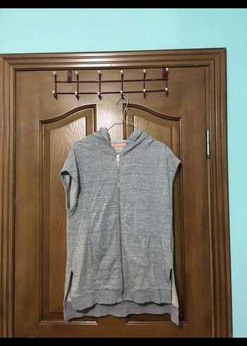 Bershka kolsuz kapüşonlu yelek hırka