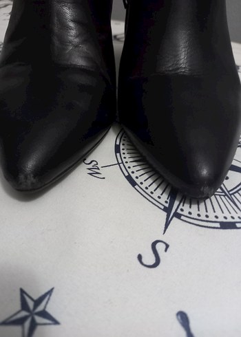 Siyah Deri Topuklu Tokalı Kadın Bot - Görsel 8