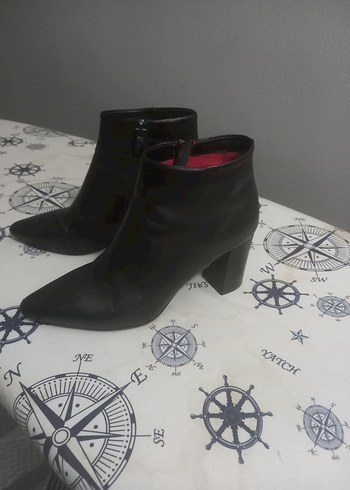 Siyah Deri Topuklu Tokalı Kadın Bot - Görsel 3