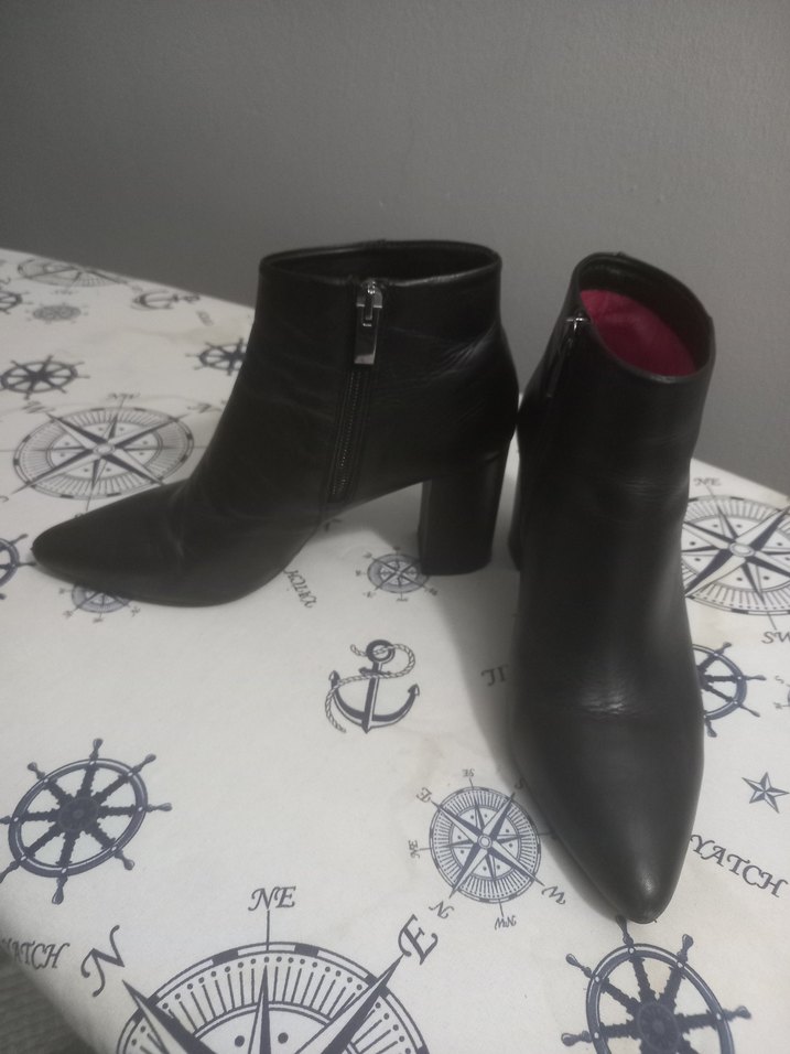 Siyah Deri Topuklu Tokalı Kadın Bot - Görsel 2