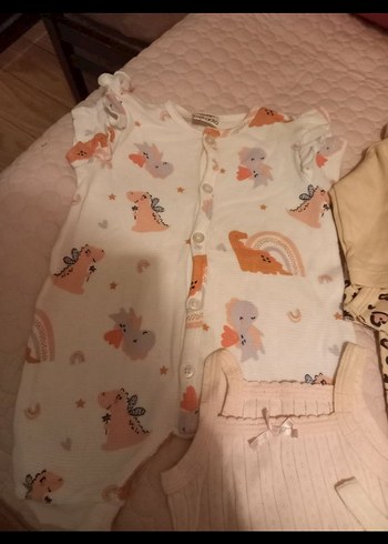 Leopar Desenli V Yakalı Bebek Body - Görsel 2