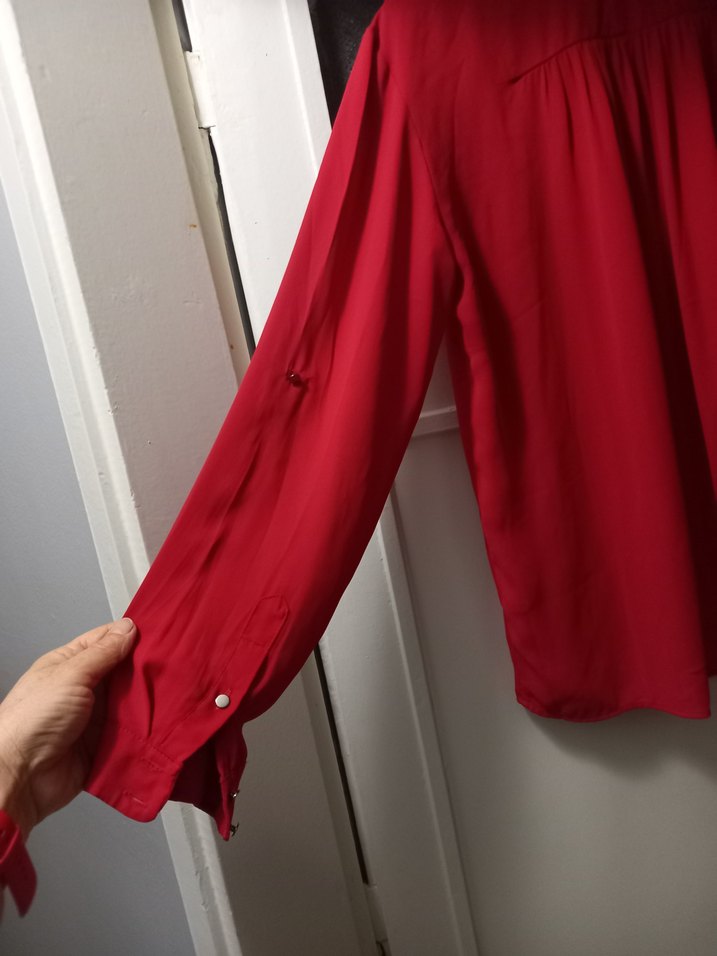 Kırmızı Düğmeli Uzun Kollu Kadın Gömlek - Görsel 5