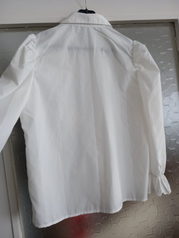 Düğmeli Beyaz Nakışlı Keten Kadın Gömlek - Görsel 5