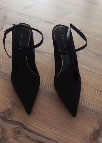 Zara Siyah Süet Tokalı Stiletto