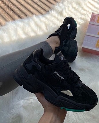 Adidas Falcon 