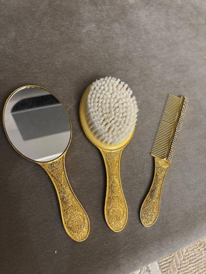 Altın Renkli İşlemeli Saç Fırçası ve Tarak Seti - Görsel 2