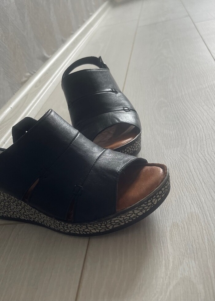 Dolgu topuk sandalet - Görsel 3