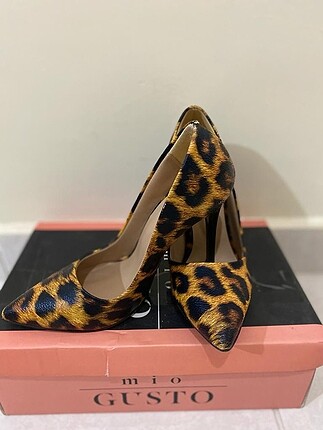 Leopar stiletto