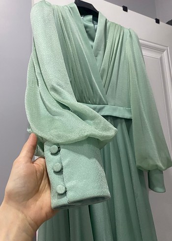 Uzun Kollu Yeşil Drapeli Abiye Elbise - Görsel 3