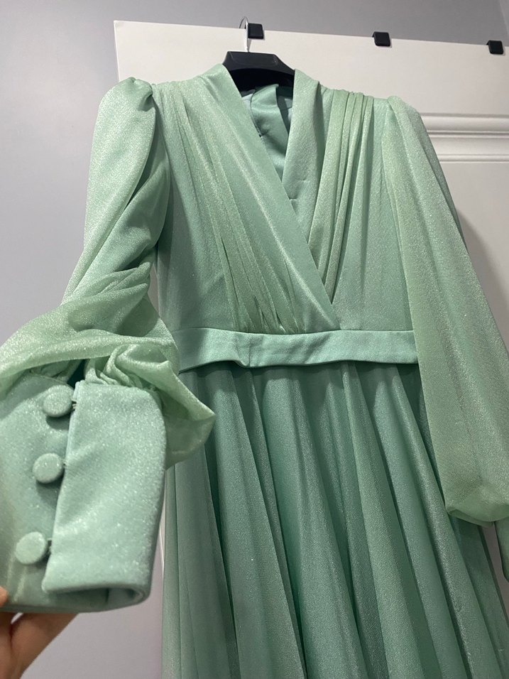 Uzun Kollu Yeşil Drapeli Abiye Elbise - Görsel 2