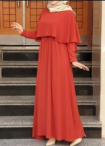 Kırmızı şifon elbise