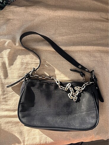 Stradivarius siyah zincirli çanta