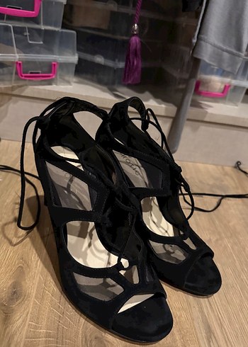 39 Beden Kadın Siyah Lastikli Stiletto Topuklu Akşam Ayakkabısı