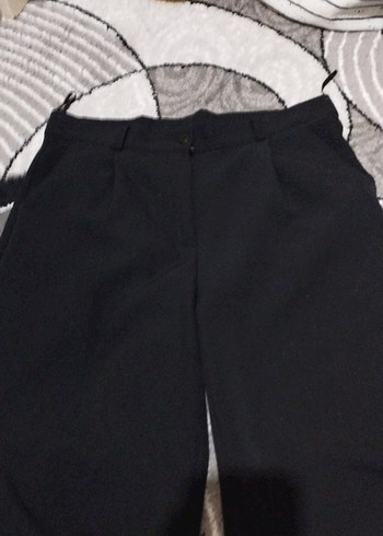 Kadın Siyah Pilili Midi Kumaş Pantolon