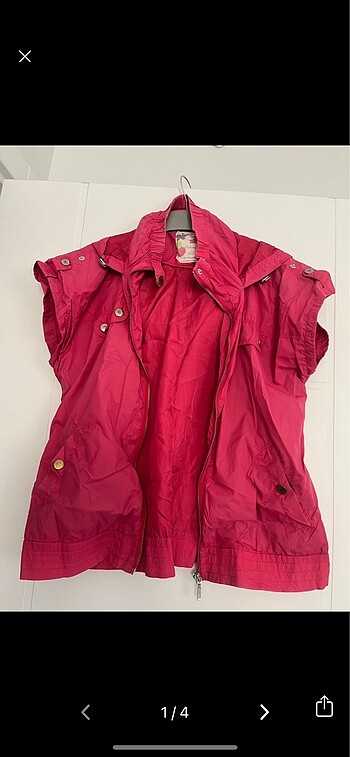 Pembe yağmurluk