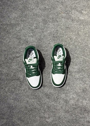 Nike NIKE DUNK LOW MİCHİGAN STATE SON FİYAT +1 ADET ÇORAP HEDİYE