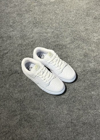 Nike NIKE DUNK LOW WHİTE SON FİYAT +1 ADET ÇORAP HEDİYE