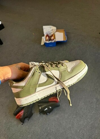 Nike Dunk Low Medium Olive 