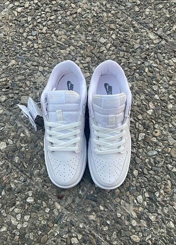 38 Beden Dunk low triple white 