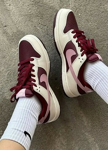 Nike Dunk Low Valentines Day 