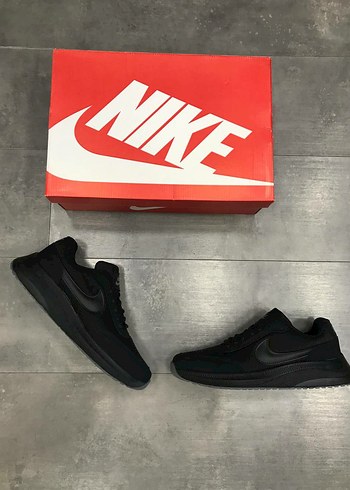 Nike Nike. A KALİTE ÜRÜNDÜR %100 KAUÇUK TABAN
