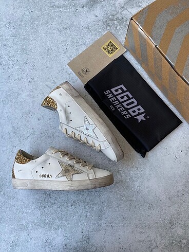 36 Beden beyaz Renk GOLDEN GOOSE DELUXE