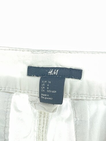 36 Beden beyaz Renk H&M Mini Şort %70 İndirimli.