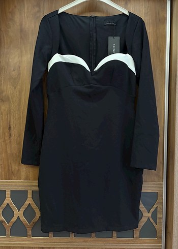 Siyah elbise yaka detaylı - Görsel 3