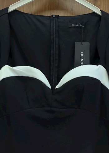 Siyah elbise yaka detaylı - Görsel 2