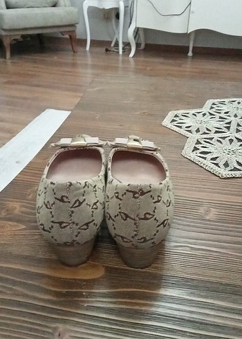 38 Beden Bej Tanca Logosu Desenli Süet Dolgu Topuklu Babet
