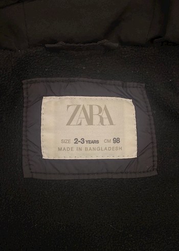 Erkek Çocuk Siyah Kapüşonlu Kışlık Mont - Görsel 3