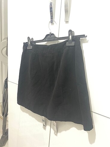 H&M H&M Önü Fermuarlı İç Astarlı Kısa Siyah Etek
