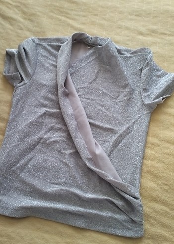 Gri V Yakalı e Kısa Kollu pırıltılı Tişört - Görsel 8