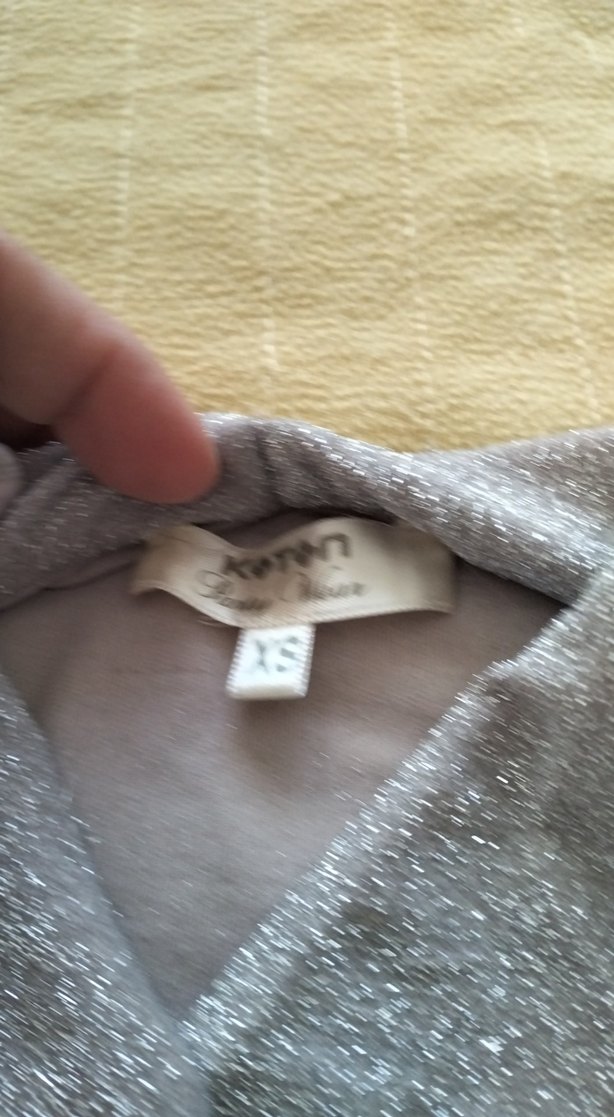 Gri V Yakalı e Kısa Kollu pırıltılı Tişört - Görsel 4