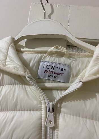 xs Beden beyaz Renk Lc Waikiki Krem Şişme Mont