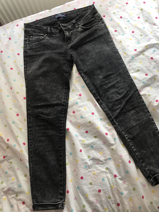 Siyah slim kot pantolon bilekte biter