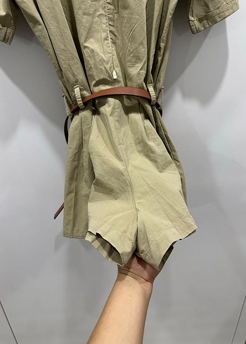 Bej kemerli mini şortlu tulum - Görsel 2