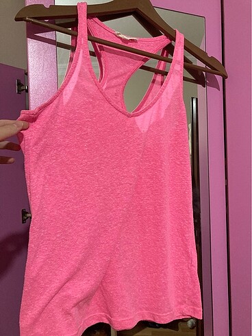 Pembe tişört