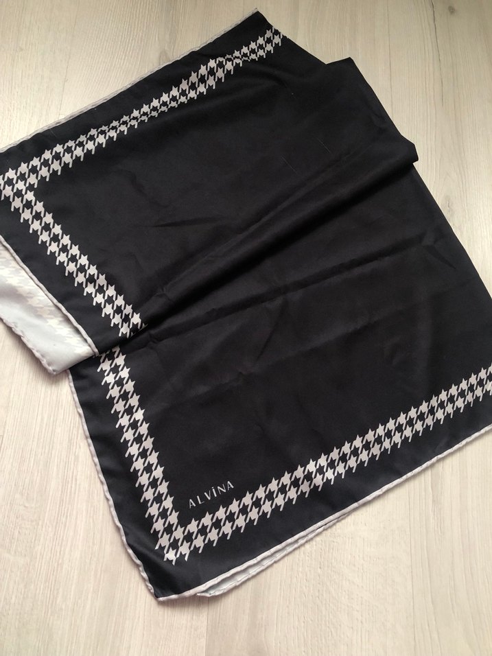 Siyah eşarp - Görsel 3