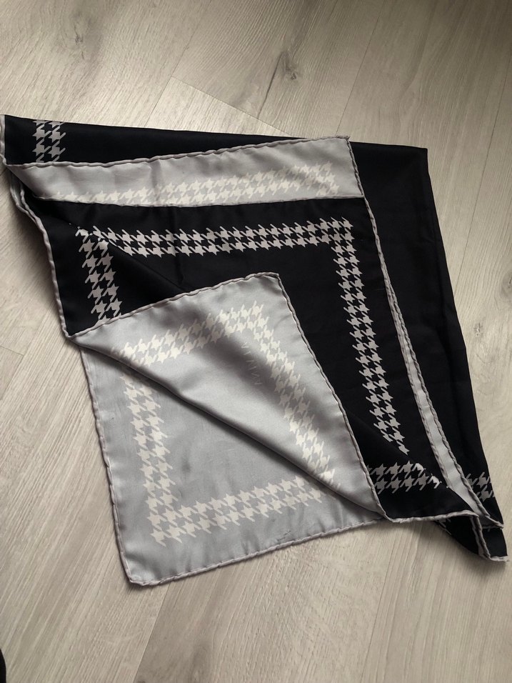 Siyah eşarp - Görsel 4