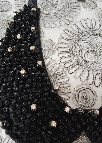 swarovski Boncuk İşlemeli Siyah Midi Kolye