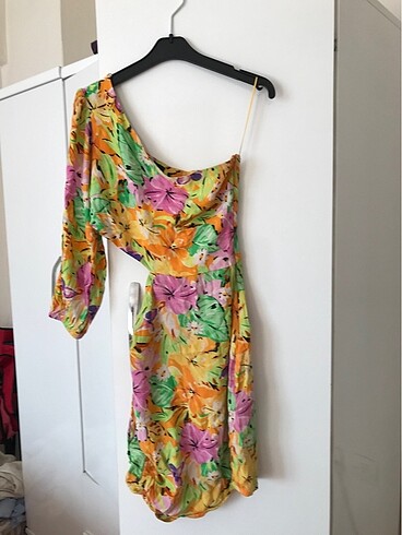 Bershka Yazlık çiçekli mini elbise