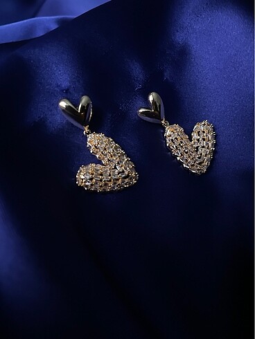 Kalpli taşlı gold küpe